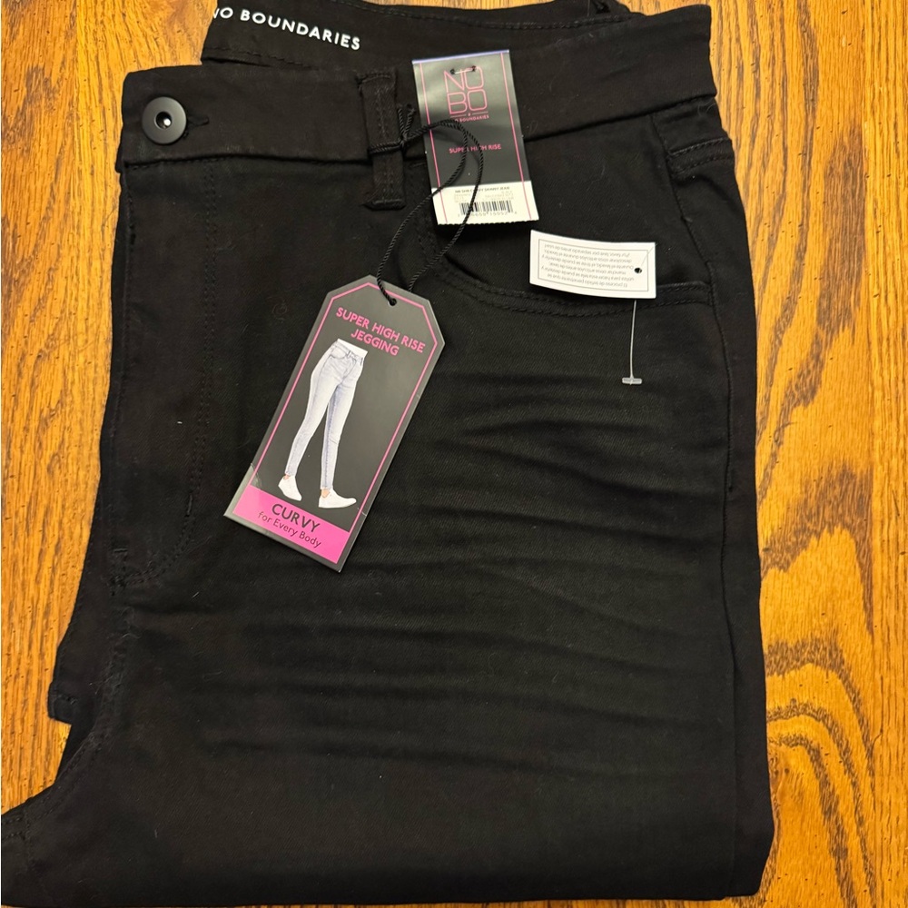 No Boundaries Super High Rise Jegging- a curvy Skinny Jean in Black Size 19